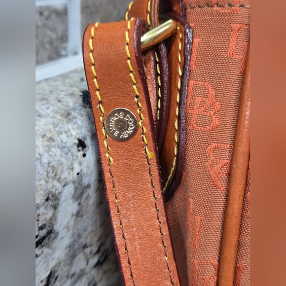 Dooney & Bourke crossbody bag in orange/salmon EUC - Picture 5 of 15